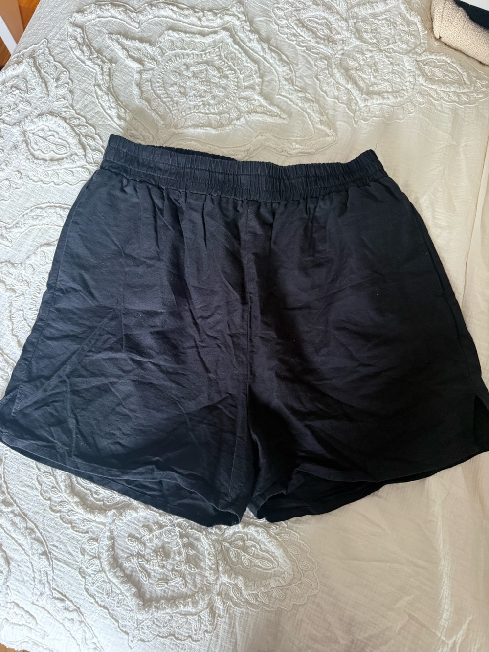 Djerf Avenue Black breezy shorts